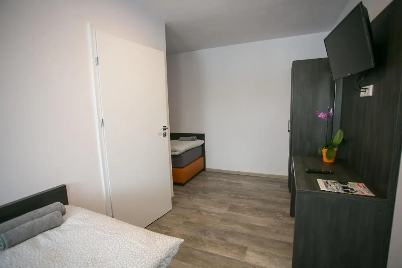 Apartments A7 Amburgo 2*,